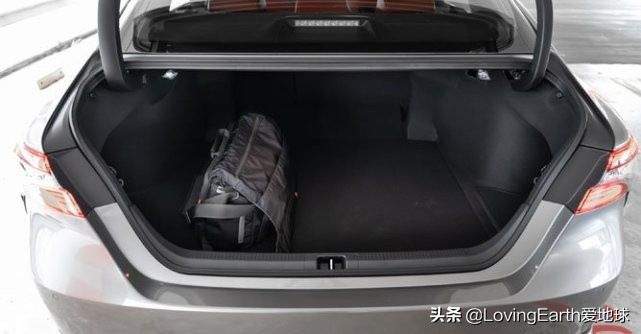 测试丰田凯美瑞混合动力2.5L:该车拥有全球销量1800万辆的成绩