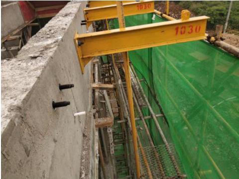 新型悬挑脚手架孔洞不漏水,新型悬挑脚手架如何预埋