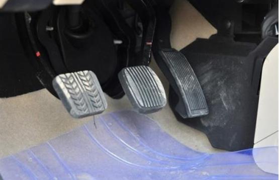 学车是需要有技巧的把车学会,学车就是学离合