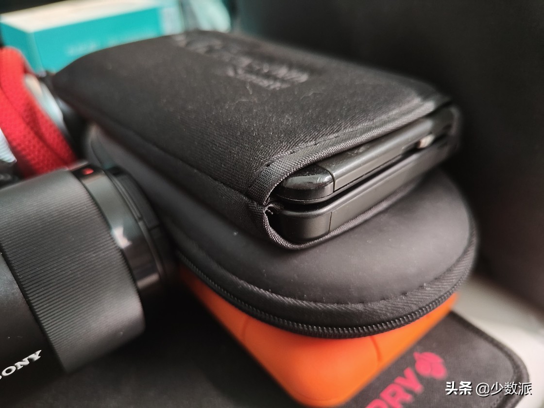 这也许是设备最多的桌面？我的「实用主义器材派」桌面分享