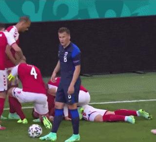 这又虐又暖的一幕，也许会让你喜欢上足球