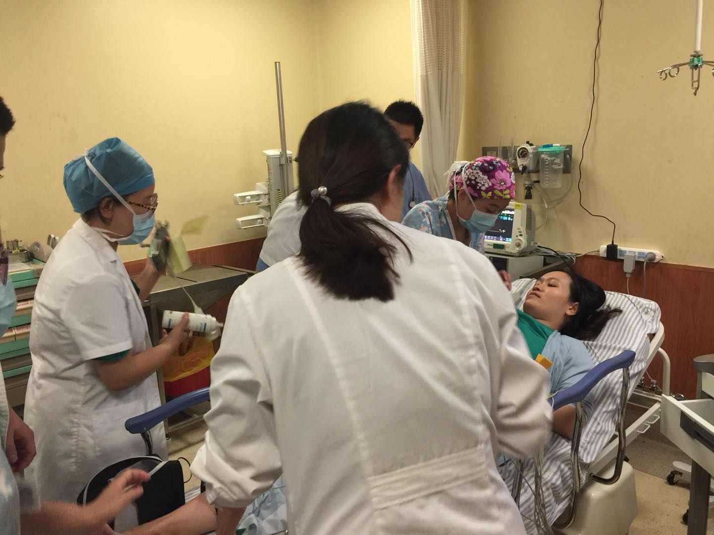 剖腹产手术全部流程真人版的,剖腹产手术全部器械