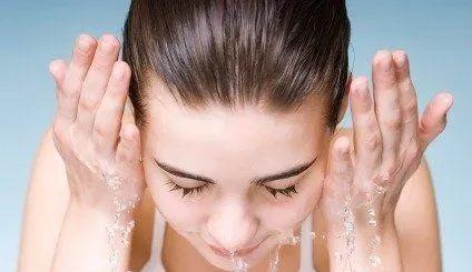 鼻子长痘留下凸起疤痕怎么消除,长痘留下的疤痕怎么祛