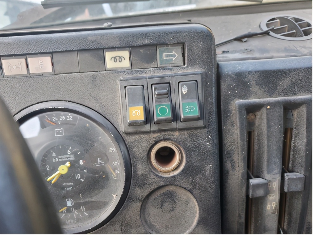 奔驰重卡和国产重卡哪个好,奔驰重卡有多厉害