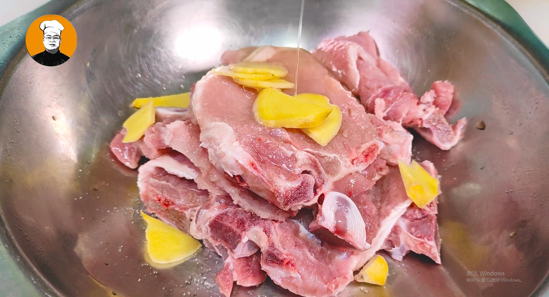 在家也能做大厨，红烧大排正确做法，鲜嫩入味，连吃3块不会腻