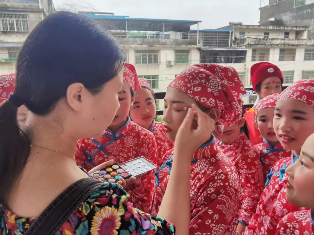 儿童庆祝建党100周年文艺汇演,庆祝建党百年文艺演出儿童合唱