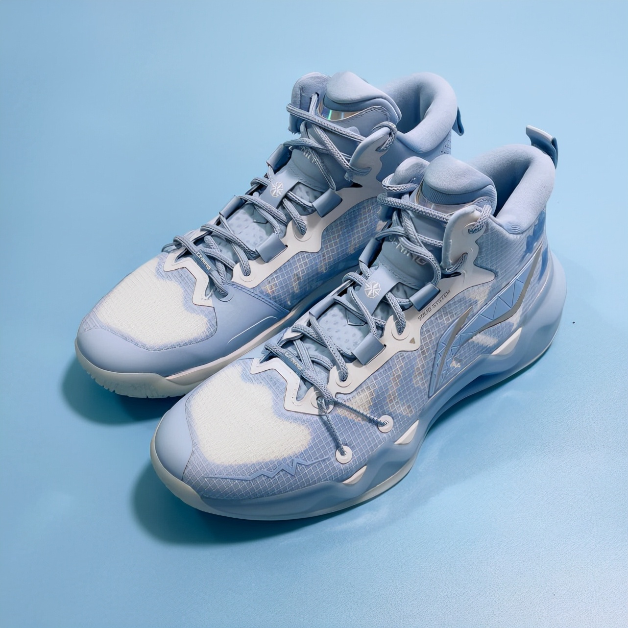 一周打三次球外场篮球鞋耐克,阿迪达斯一周鞋