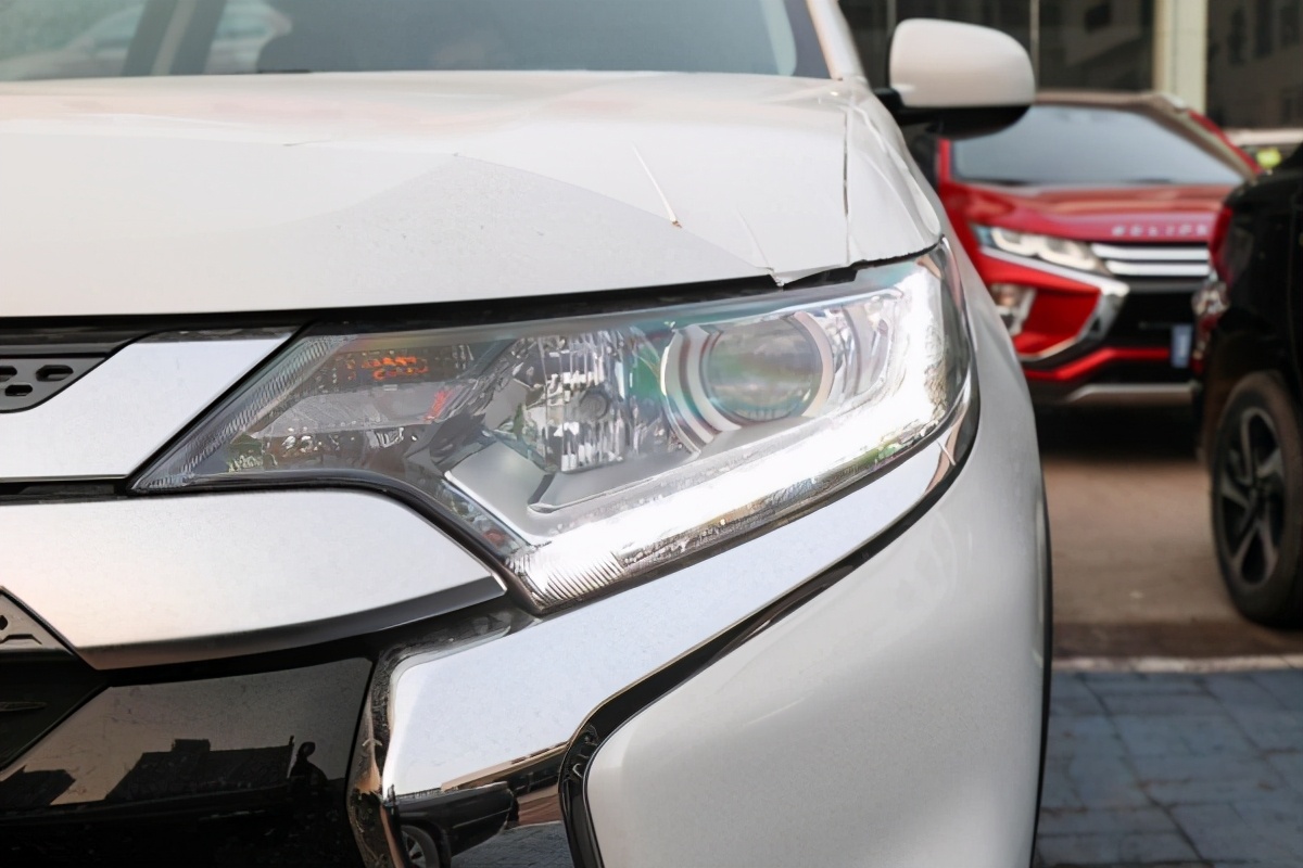 2020款三菱欧蓝德suv多少钱,最耐用最省油的三菱日系suv