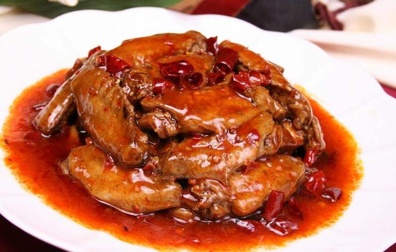 烤鸭怎样才能外酥里嫩,正宗烤鸭制作过程肉质金黄香嫩