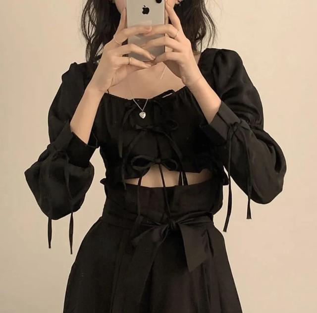 不知怎么搭配衣服?GO,跟着各国时尚博主们学穿搭!