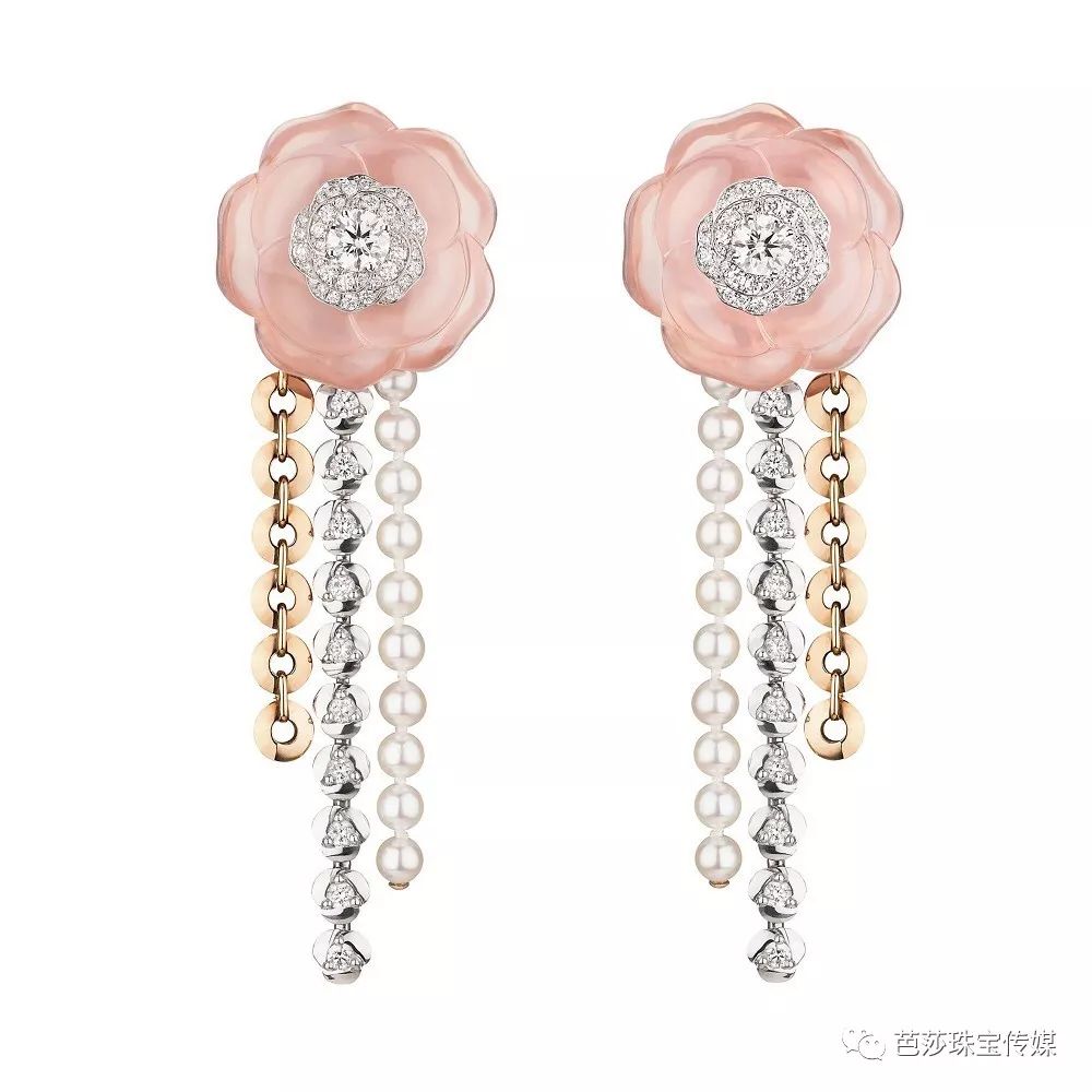 早春最流行的珠宝搭配,什么穿搭可以戴夸张的珠宝