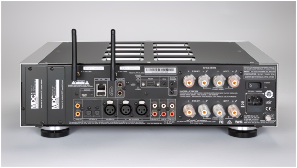 硬撼传统音响不落下风NADM33BluOS流媒体解码放大器