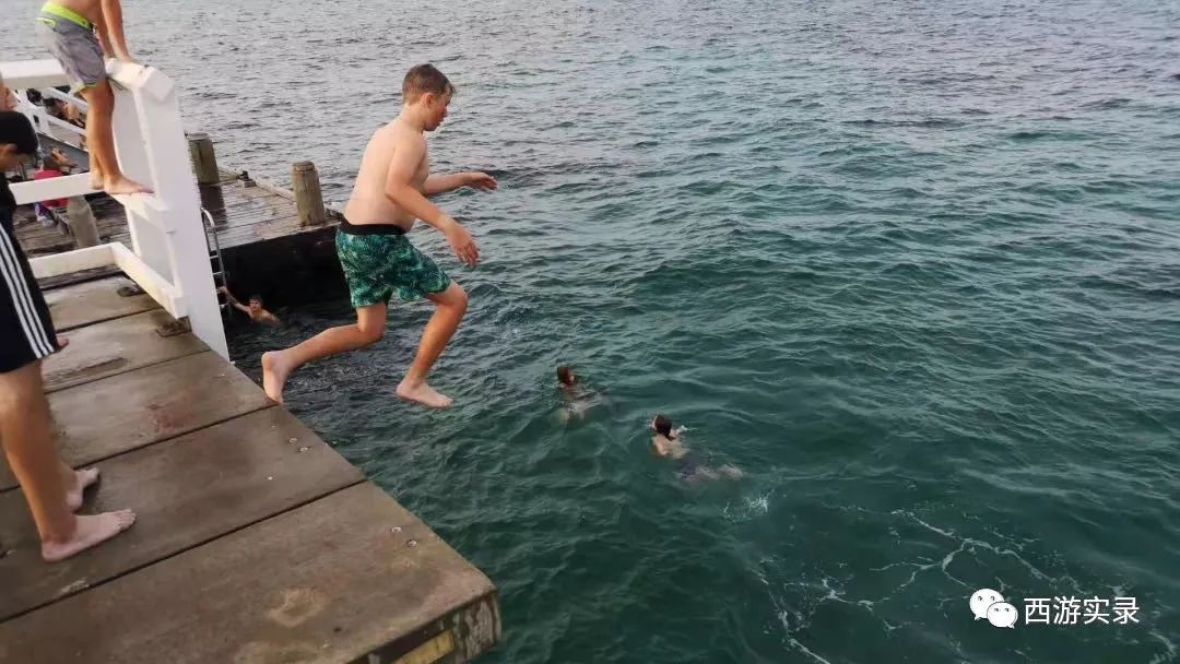 涓浗浜哄湪婢虫床鑷┚,涓浗灏忎紮鍘绘境澶у埄浜氳嚜椹炬父