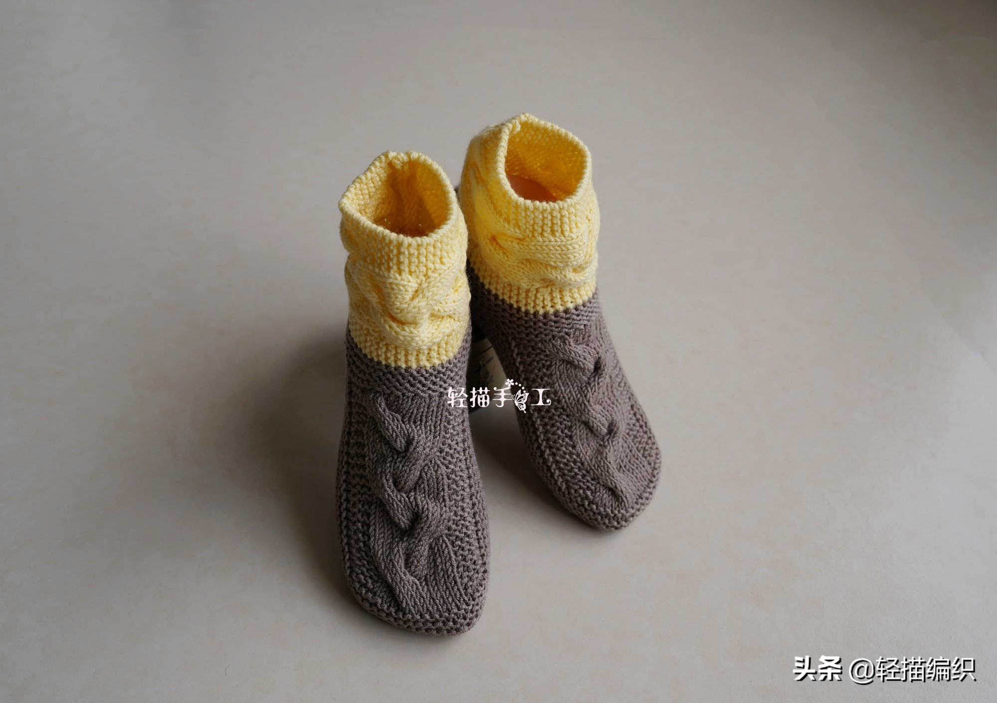 蓝颜色麻花式的地板袜编织教程,手工编织两边麻花地板袜视频教程