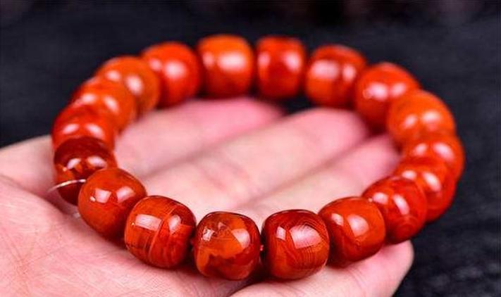 文玩金刚菩提手串保养,蜜蜡手串佩戴和保养方法