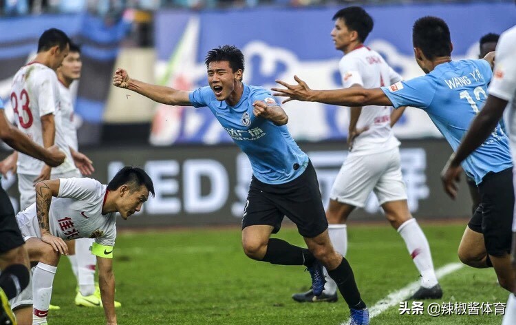 右路坐拥4虎将,左路只靠国脚飞翼单扛,大连人帅森组合压力大