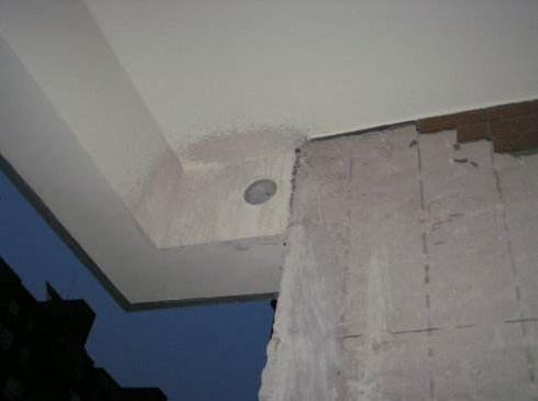 阳台封窗了空调打孔,阳台封窗装好了物业要求整改