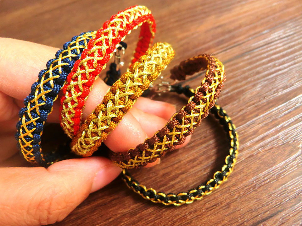 又粗又短的彩绳编手链,简约手链编绳