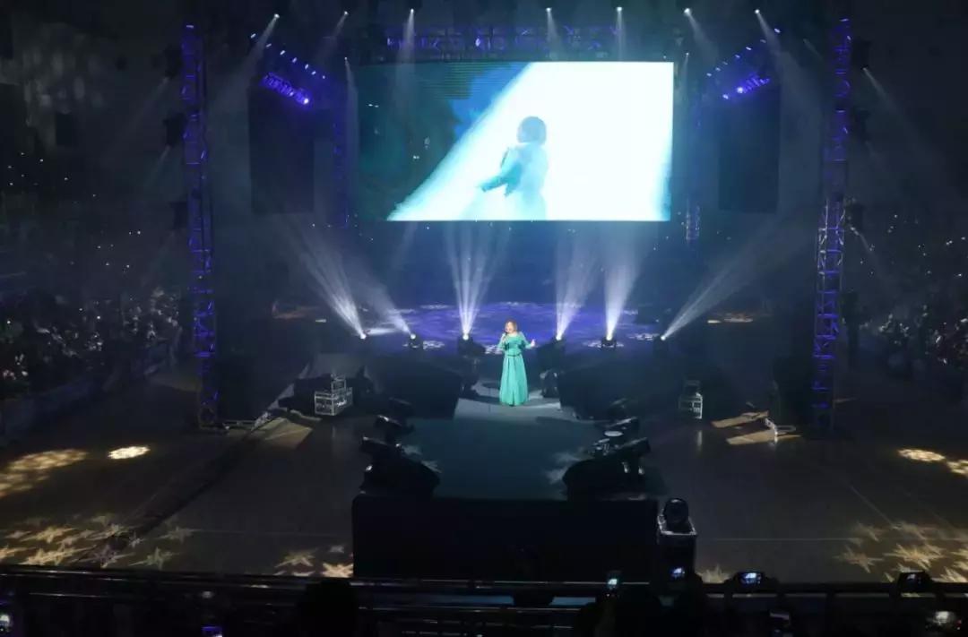 陈瑞庄心妍还有谁,庄心妍沈阳演唱会穿的红色西装