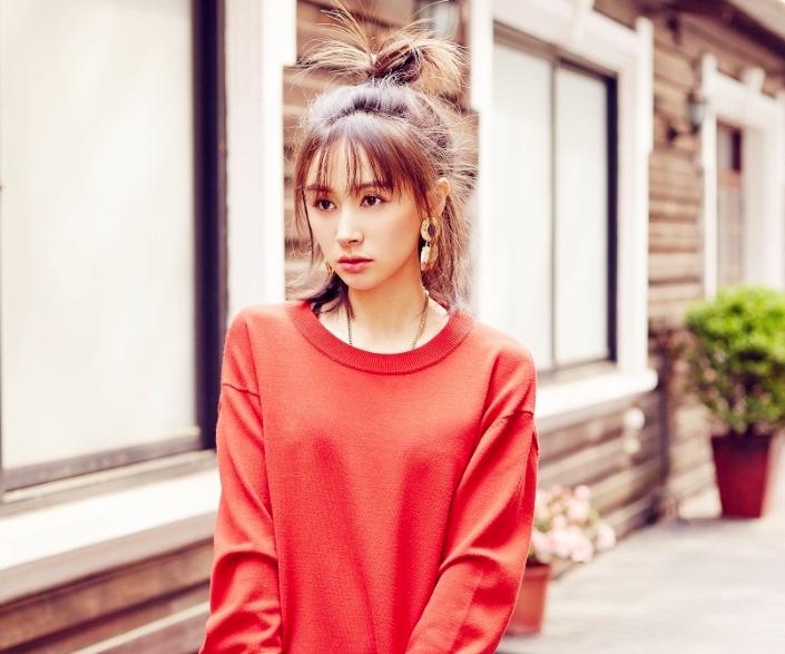 她原名叫王蒙蒙，王朔帮她进入娱乐圈，与刘涛、杨紫合作很愉快