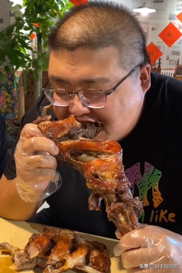 网红泡泡龙猝死原因,网红泡泡龙去世现场视频