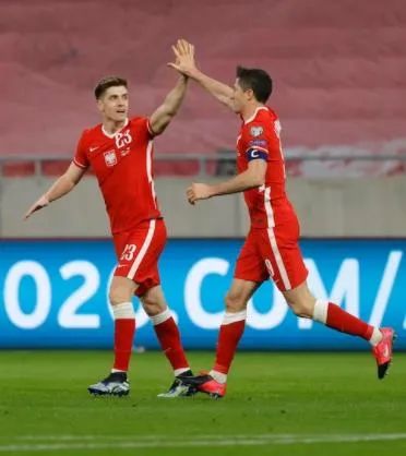 莱万9分钟进5球打破两项世界纪录,梅开二度莱万助拜仁3球领先