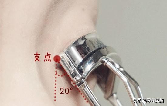 化妆新手怎么夹睫毛和刷睫毛膏刷睫毛膏方法教程