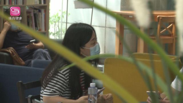 双眼皮变成三眼皮怎么变回双眼皮,双眼皮变成三眼皮可埋线修复吗