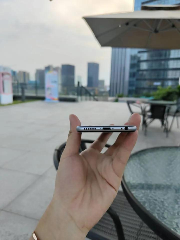 iphone6时隔八年开箱,第一批国行iphone6