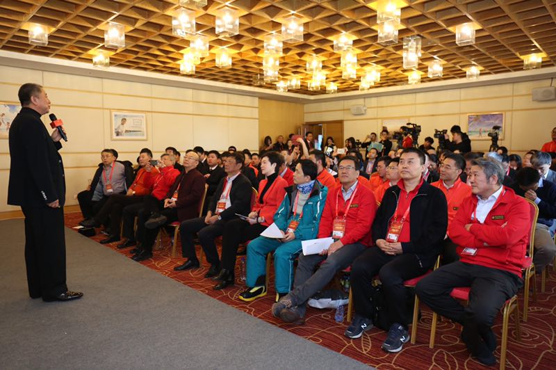 胡葆森、田源、张磊、王晓东、姜明五位大佬同台亮相，亚布力上演“河南人”专场