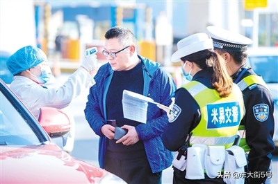 基层党组织凝聚疫情防控红色动能 (基层党员筑牢阻击疫情安全防线)
