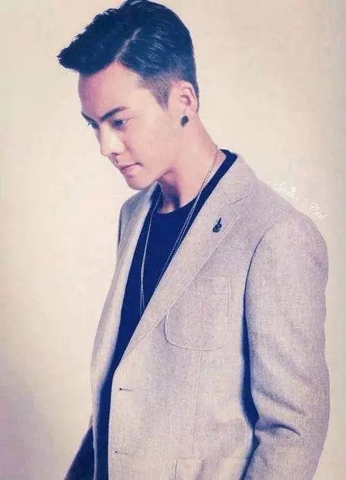 陈伟霆戴耳钉视频,陈伟霆黑色耳钉