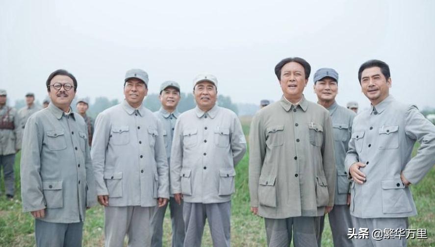 隐形将军韩练成，立了奇功，1950年才入*党**，为何授予中将？