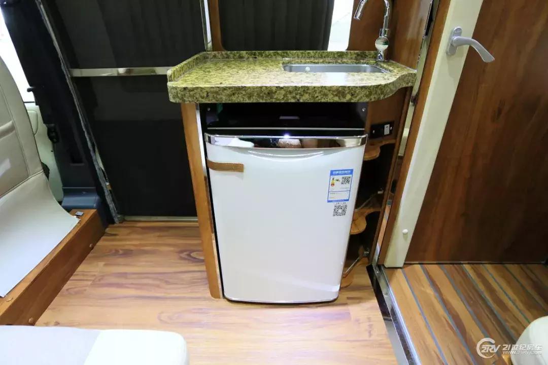 可住4人b型房车,最合理的b型房车布局4座