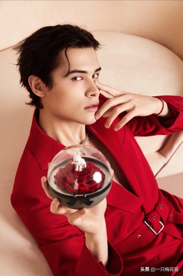 “笋丝”们利路修发福利来了，渔网装和光腿装你来不来看