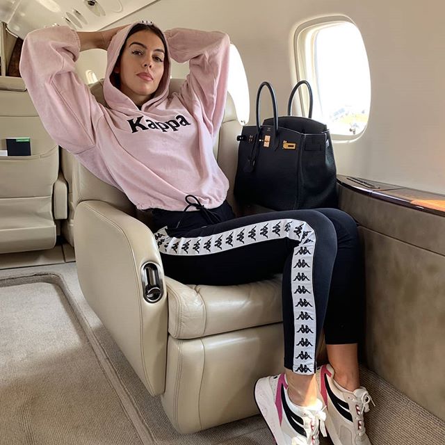 c罗与女友乔治娜晒度假照片,c罗携女友现身