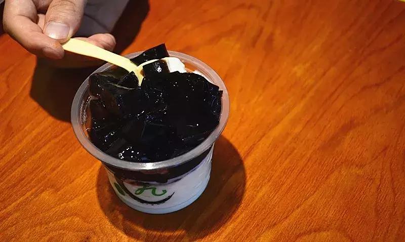 江汉路步行街一日游,江汉路步行街旅游吃啥