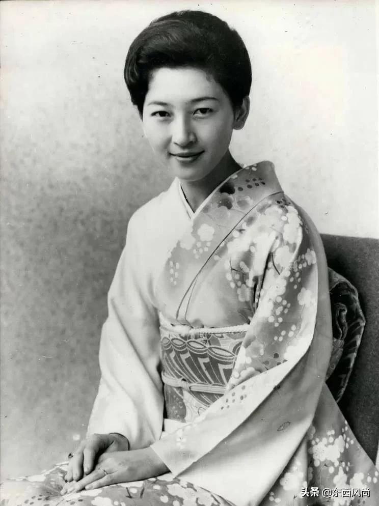 错伏美智子穿和服视频,日本皇太后美智子