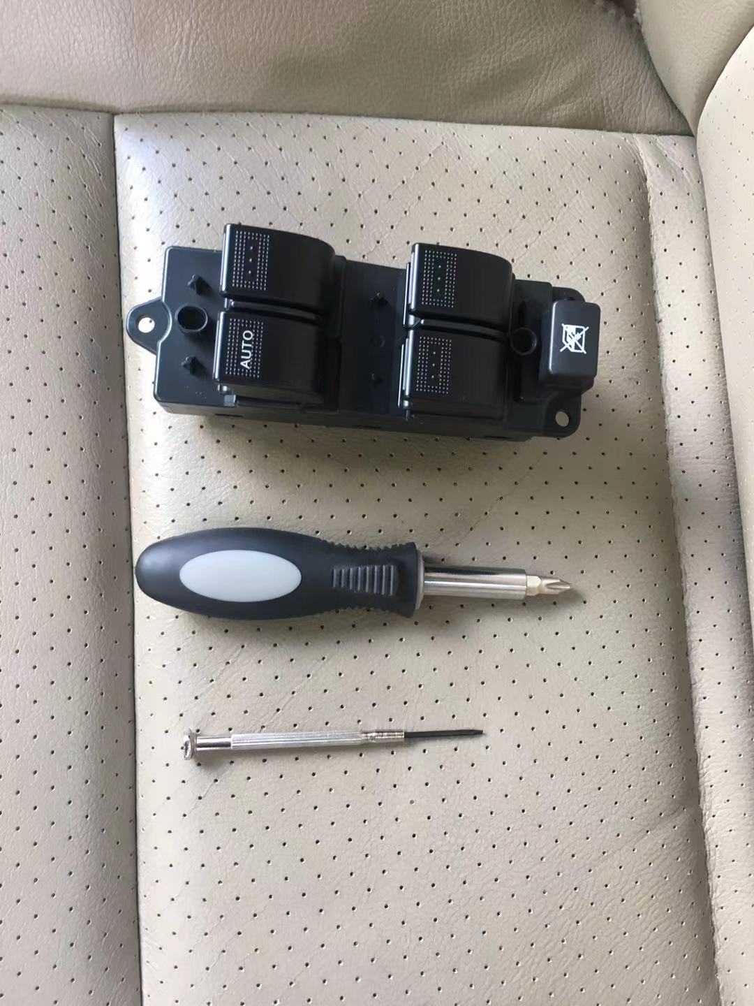 马六主驾驶升降器开关怎么拆,马六右后门玻璃升降器更换