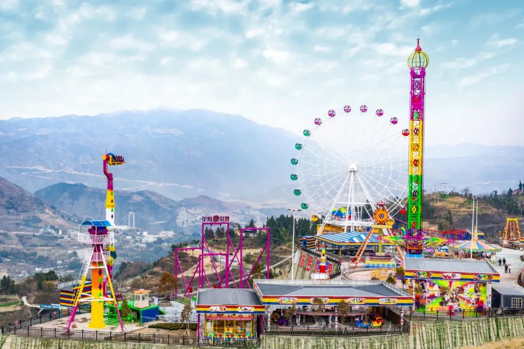 春节假期好去处，打卡巫山“悬崖”上的游乐场「图文、视频」