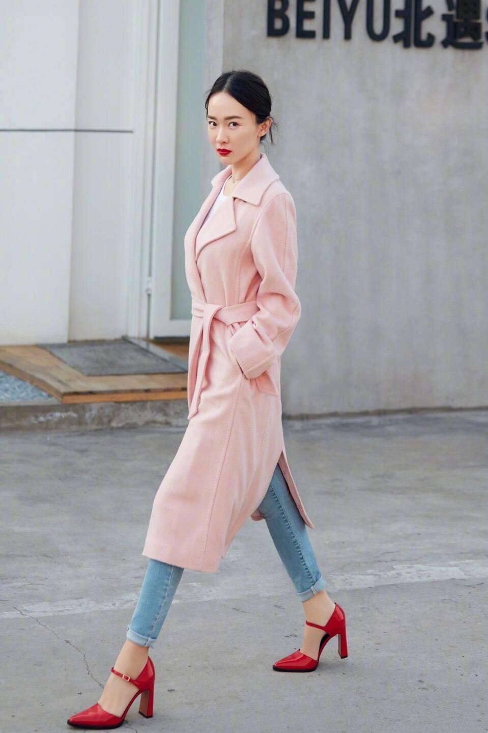 霍思燕穿搭日常图片,霍思燕喜欢晒素颜长相美穿衣有范