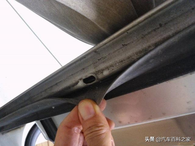 广告卡片掉进车门里怎么办,小卡片掉进车窗里不取有影响吗