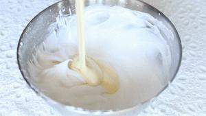 戚风蛋糕消泡是什么原因,戚风蛋糕太绵密是不是消泡了