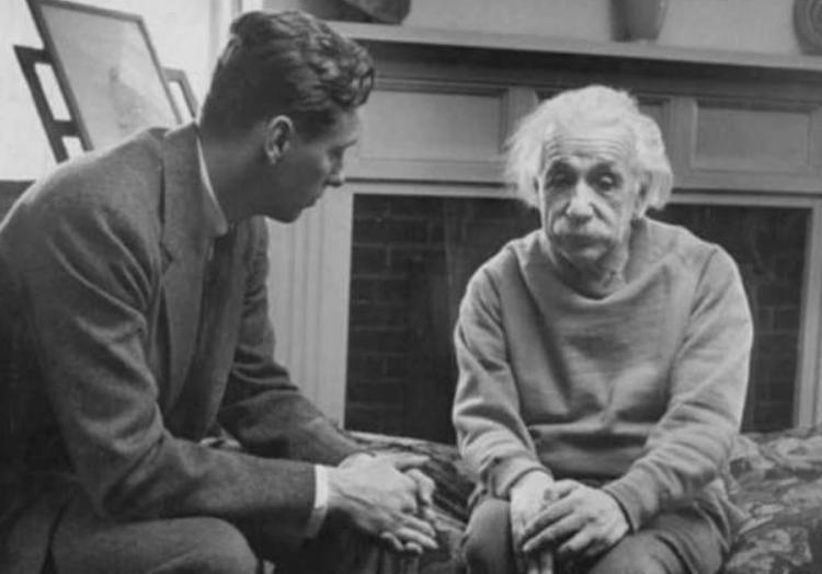 爱因斯坦临死前失去大脑,爱因斯坦死后大脑哪去了