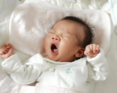 女婴刚出生5天来了例假,生完宝宝第一次来大姨妈症状