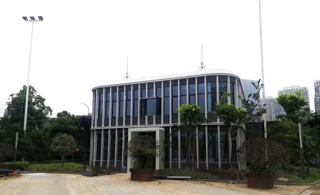 篮球场变成足球场,篮球场咋变成羽毛球场