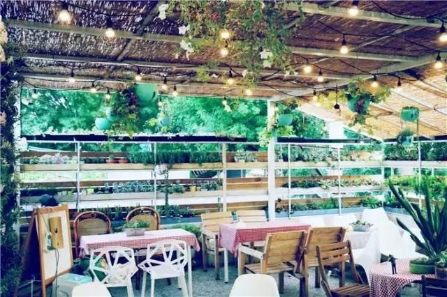 10大赚钱副业摆地摊卖什么最赚钱,做一个摆地摊的姑娘该如何入手