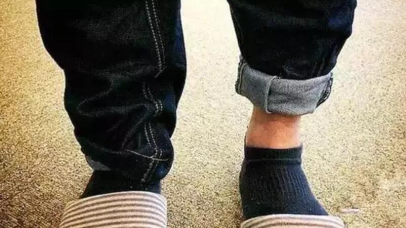 5个男生卷裤腿神技，你一定要学！别再和插秧队队长赵四一样了！