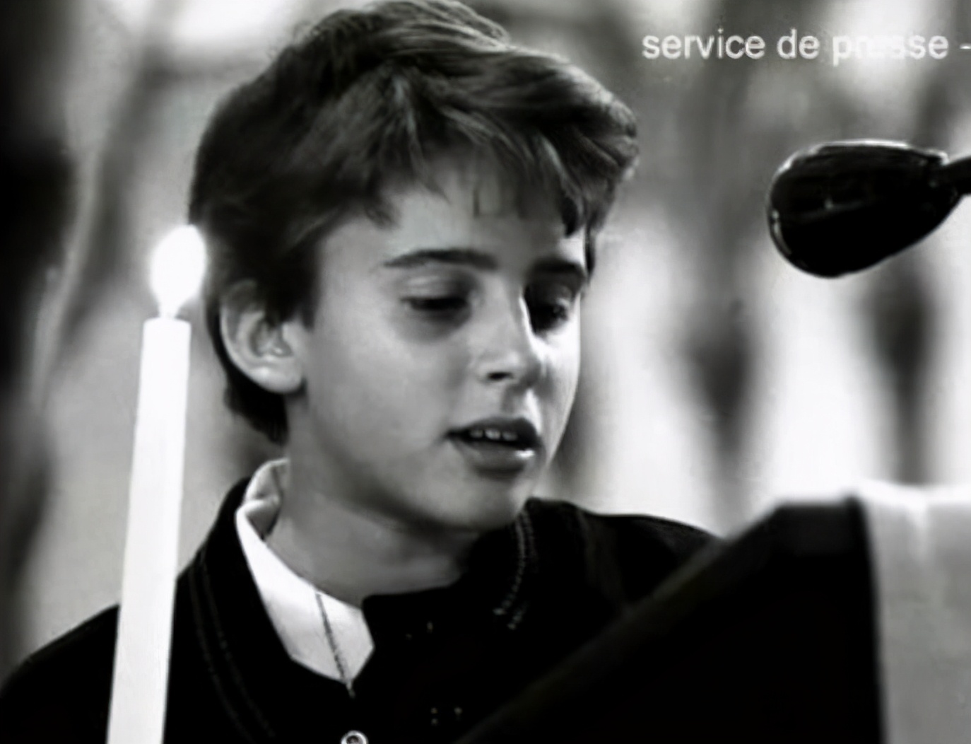 马克龙多少岁与布丽吉特结婚,马克龙年轻时照