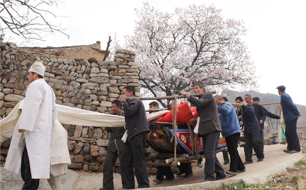 显考祖妣的读音和意思,墓碑上的故显考故是什么